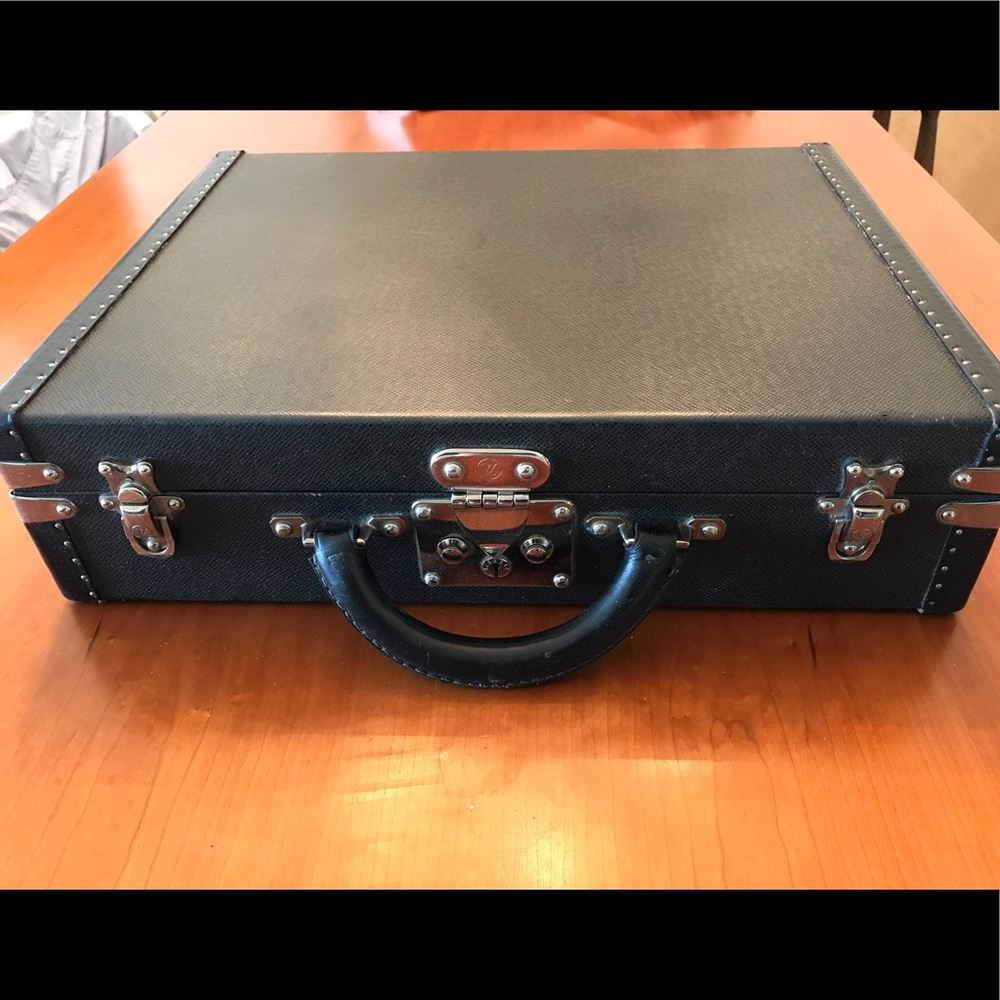 Louis Vuitton Taiga President Attache briefcase